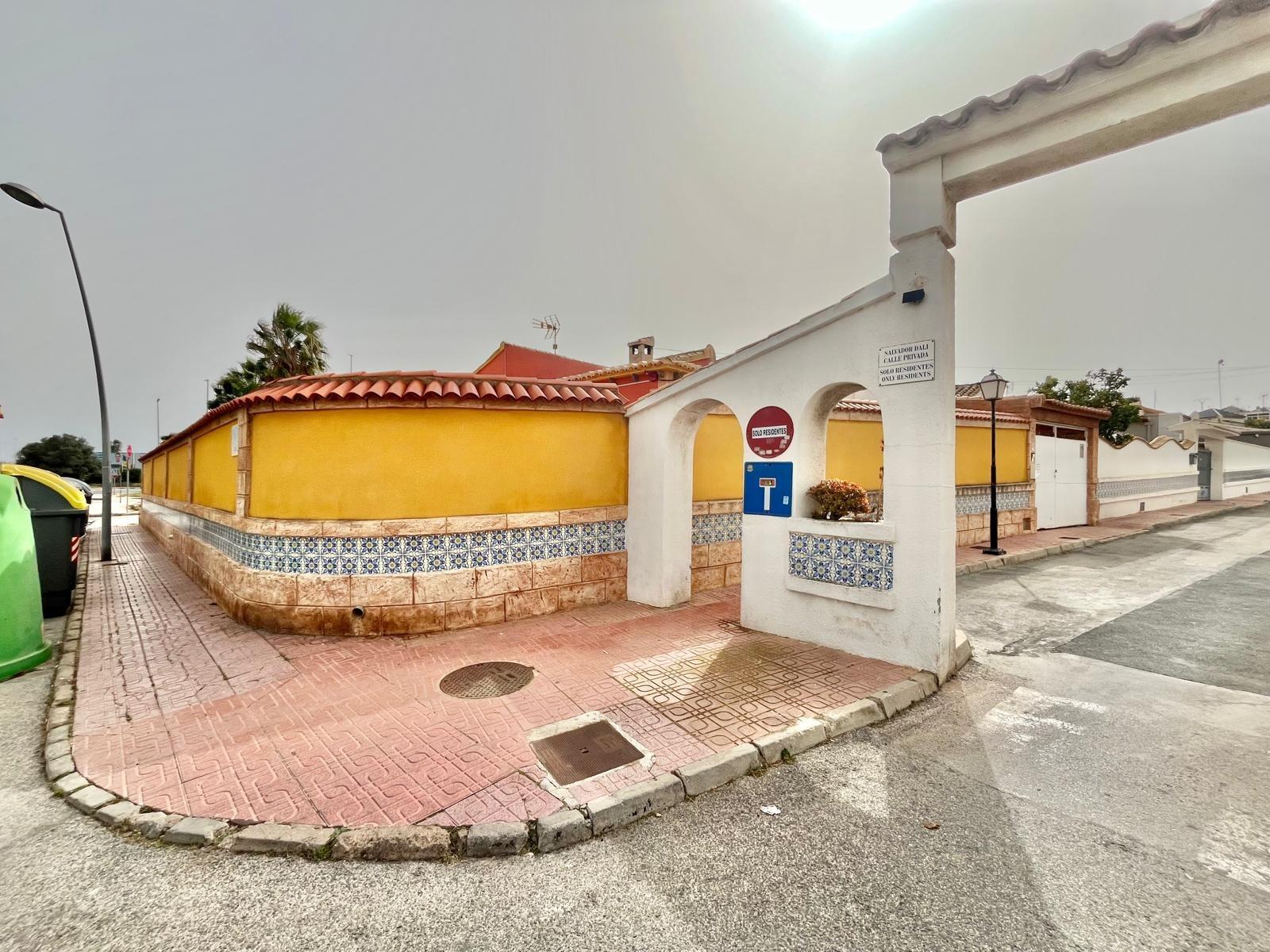 2 Bed, 1 Bath, HouseFor Sale, Torrevieja, Alicante