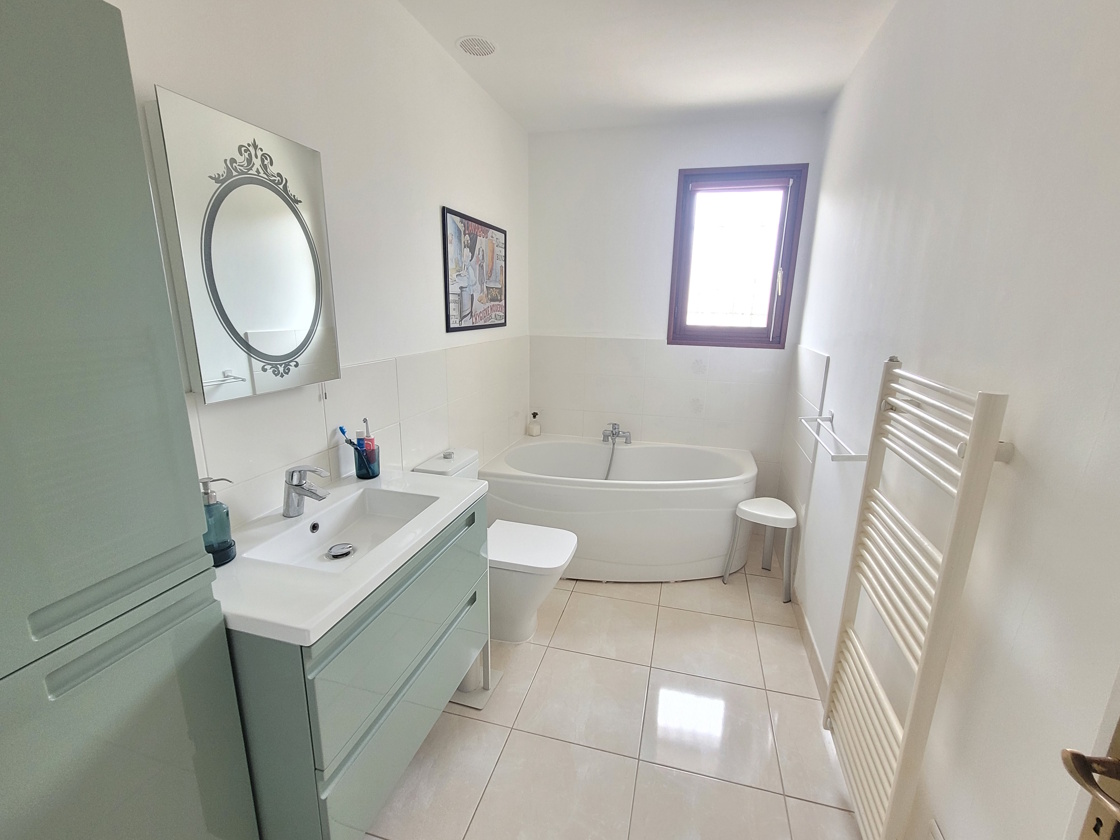 5 Bed, 3 Bath, HouseFor Sale, Puimisson, Herault, Languedoc-Roussillon, 34480