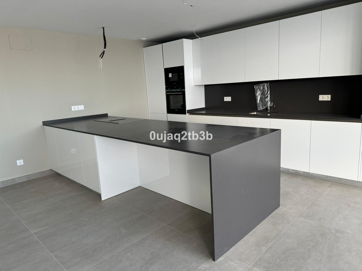 3 Bed, 2 Bath, ApartmentFor Sale, Estepona, Malaga