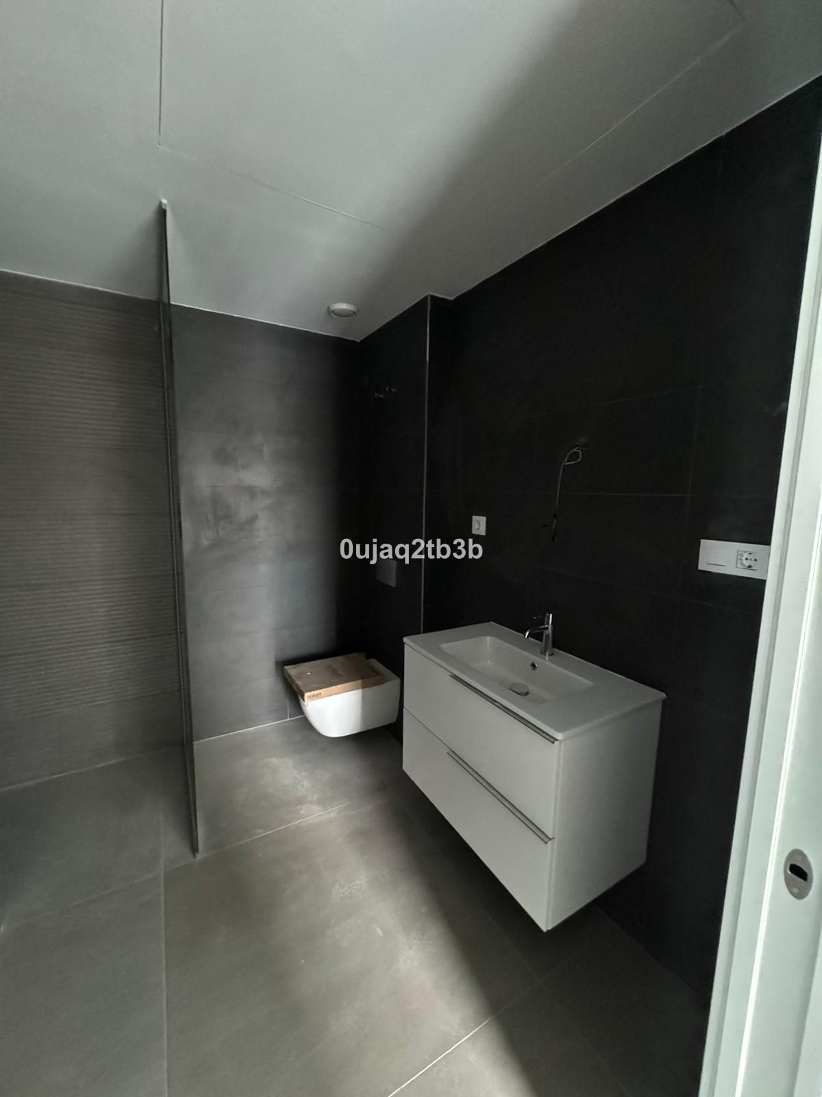 3 Bed, 2 Bath, ApartmentFor Sale, Estepona, Malaga