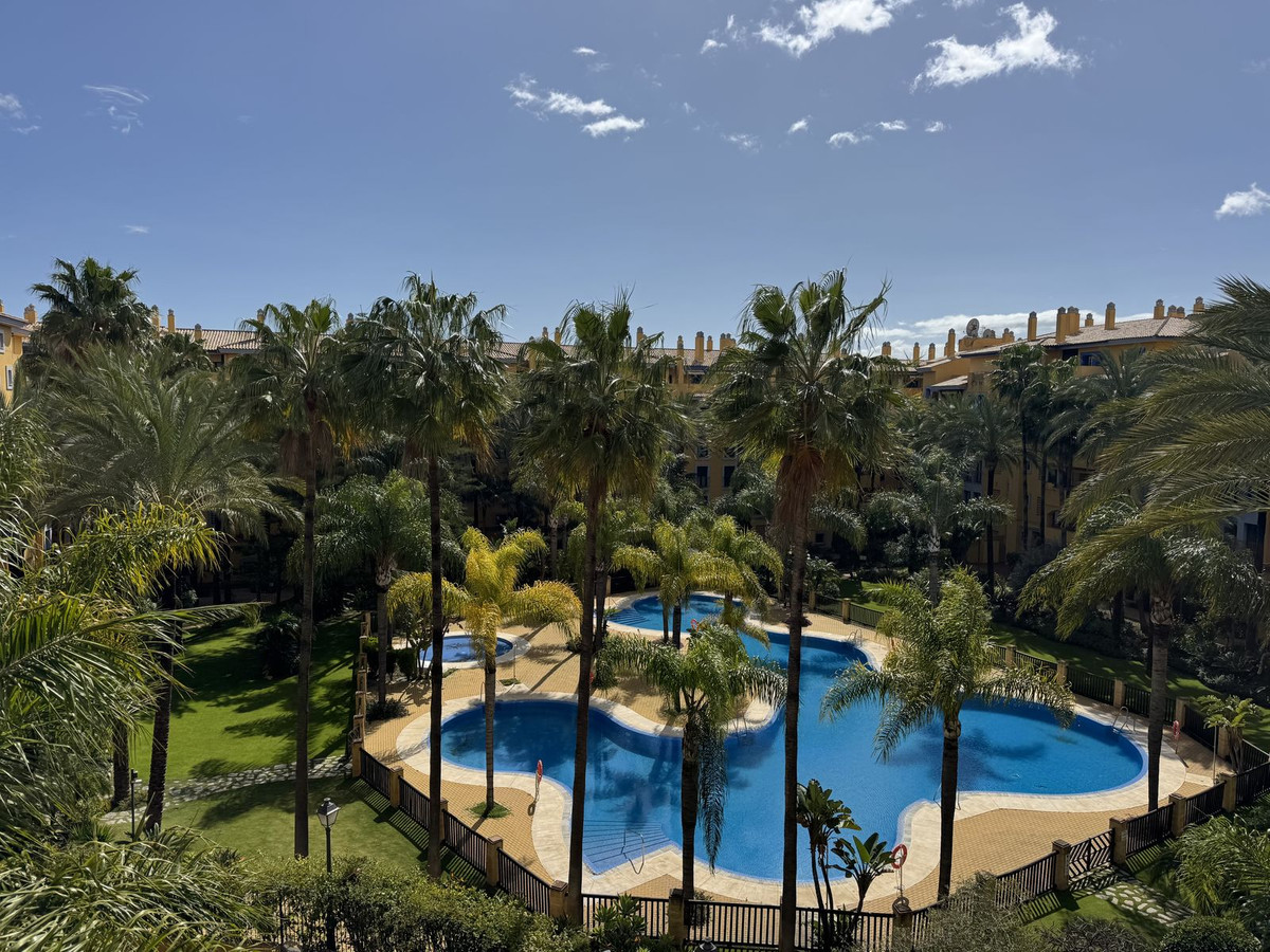 3 Bed, 2 Bath, ApartmentFor Sale, San Pedro de Alcantara, Malaga