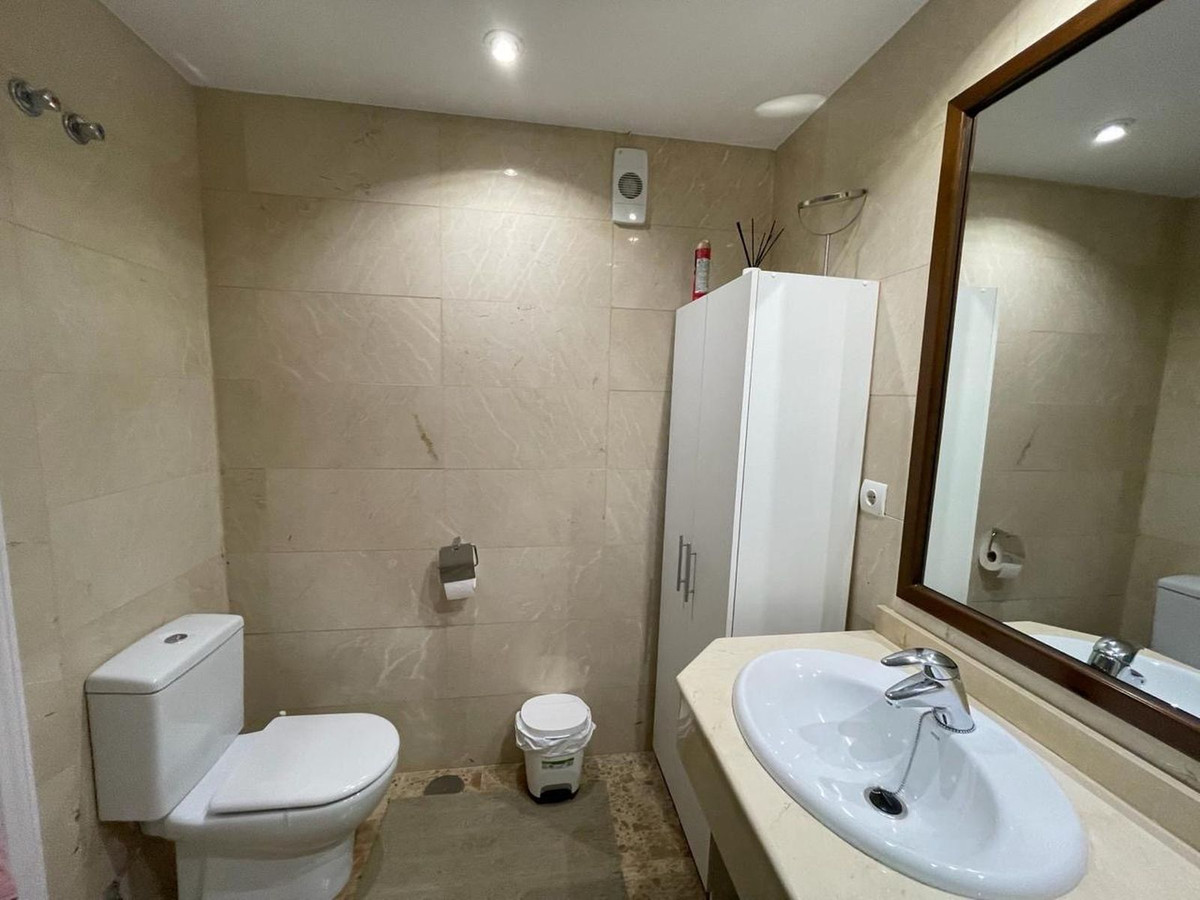 3 Bed, 2 Bath, ApartmentFor Sale, San Pedro de Alcantara, Malaga