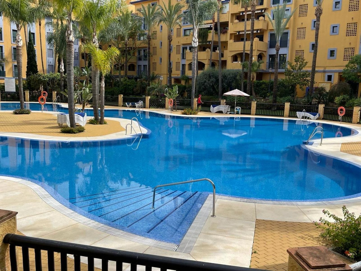 3 Bed, 2 Bath, ApartmentFor Sale, San Pedro de Alcantara, Malaga