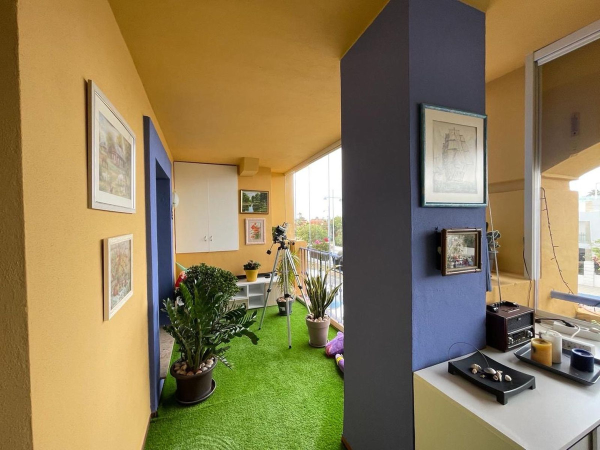 3 Bed, 2 Bath, ApartmentFor Sale, San Pedro de Alcantara, Malaga