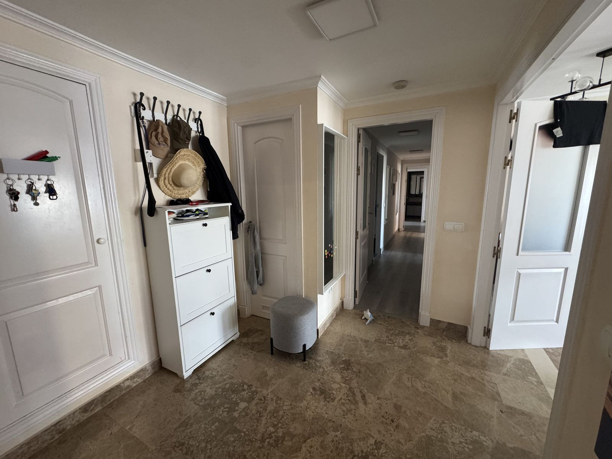 3 Bed, 2 Bath, ApartmentFor Sale, San Pedro de Alcantara, Malaga