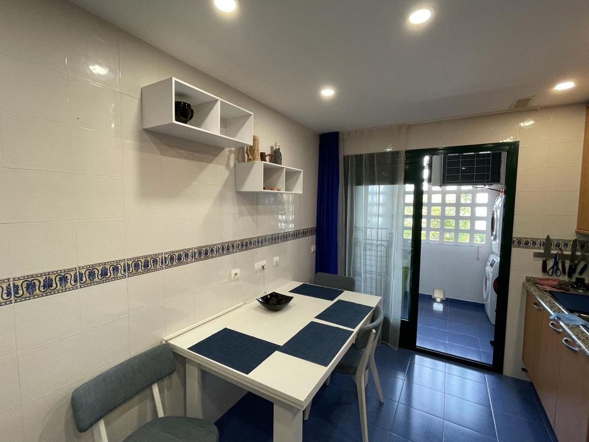3 Bed, 2 Bath, ApartmentFor Sale, San Pedro de Alcantara, Malaga