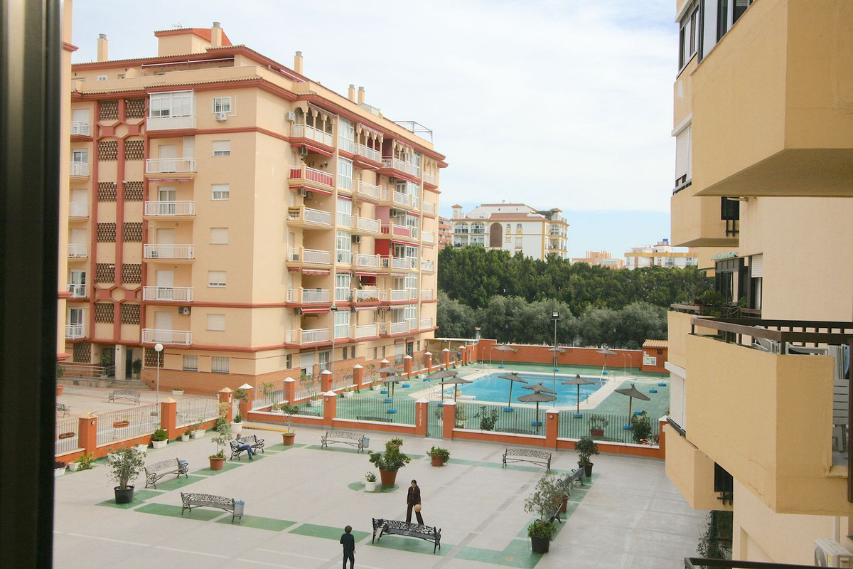 3 Bed, 2 Bath, ApartmentFor Sale, Fuengirola, Malaga