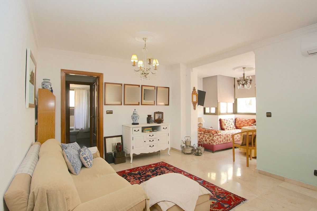 3 Bed, 2 Bath, ApartmentFor Sale, Fuengirola, Malaga