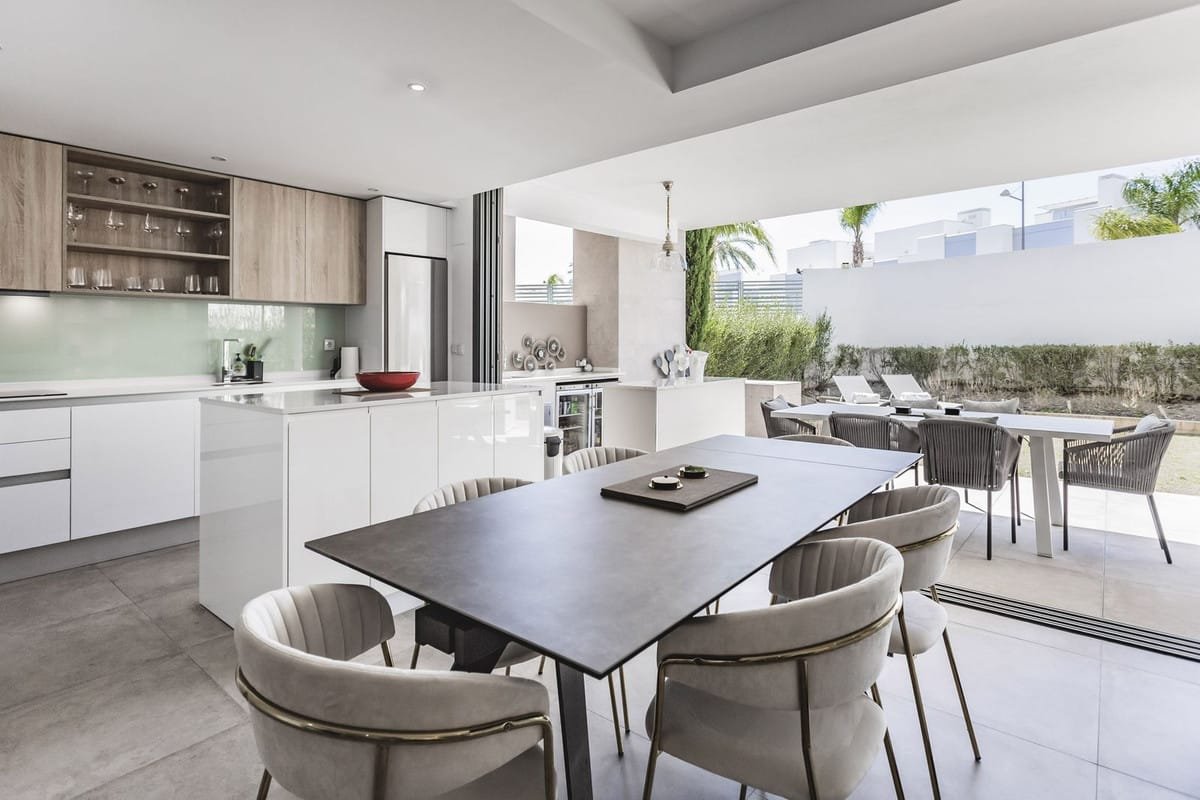 2 Bed, 2 Bath, ApartmentFor Sale, Estepona, Malaga