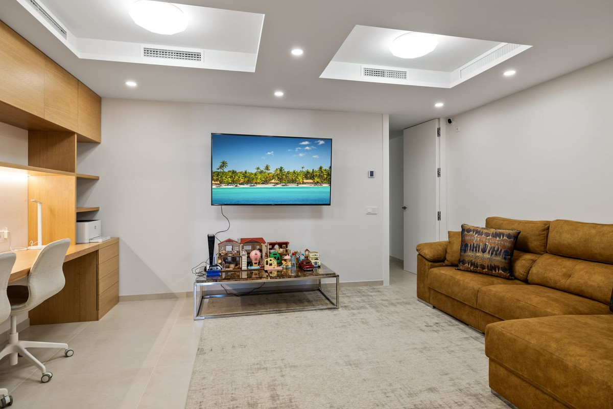 7 Bed, 5 Bath, ApartmentFor Sale, Nueva Andalucia, Malaga