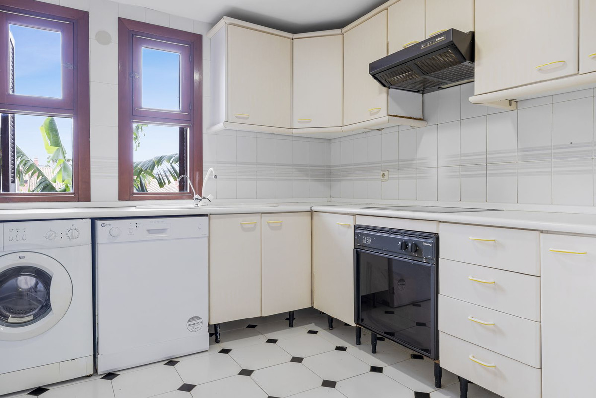 2 Bed, 1 Bath, HouseFor Sale, Estepona, Malaga