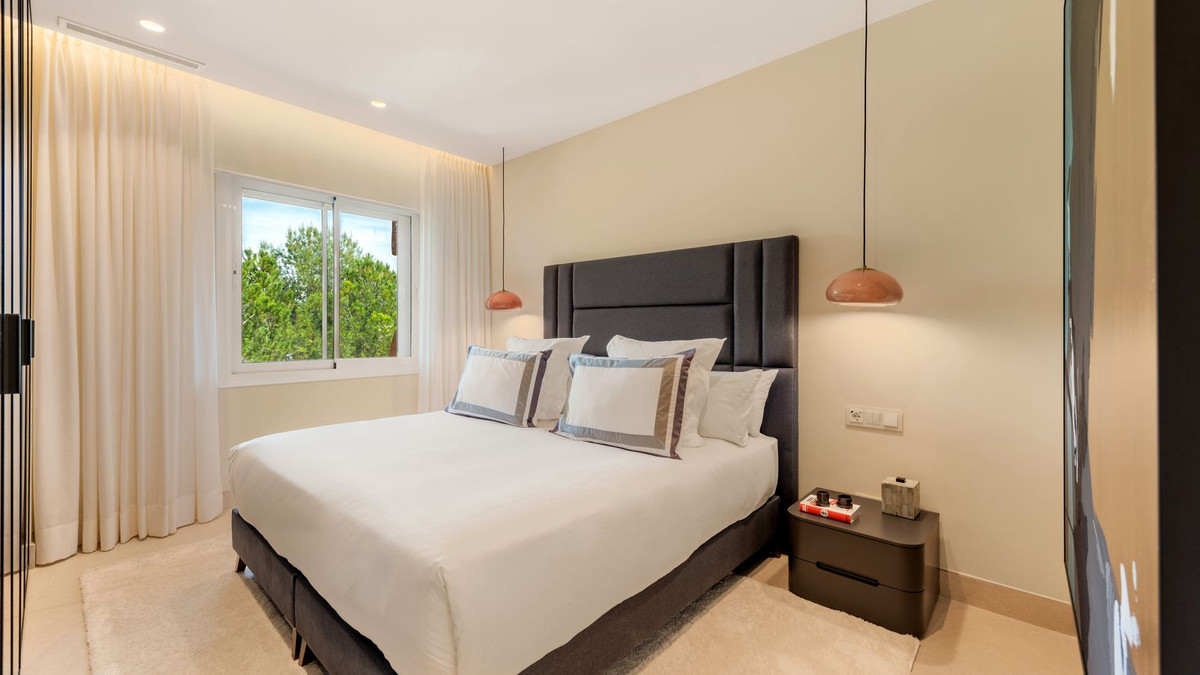 3 Bed, 2 Bath, ApartmentFor Sale, Estepona, Malaga