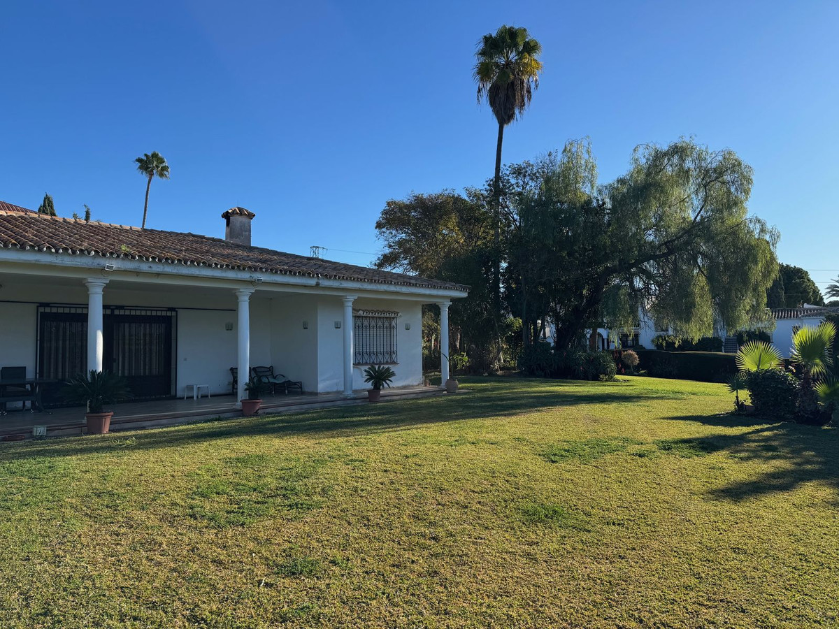 3 Bed, 2 Bath, HouseFor Sale, Estepona, Malaga