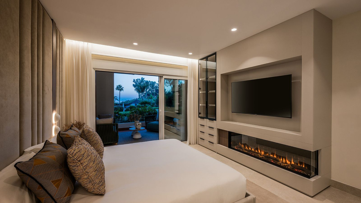 3 Bed, 2 Bath, ApartmentFor Sale, New Golden Mile, Malaga