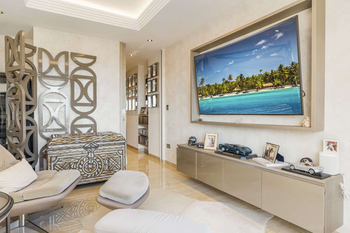 4 Bed, 3 Bath, ApartmentFor Sale, Los Almendros, Malaga