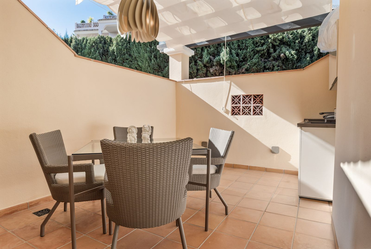 4 Bed, 3 Bath, ApartmentFor Sale, Los Almendros, Malaga