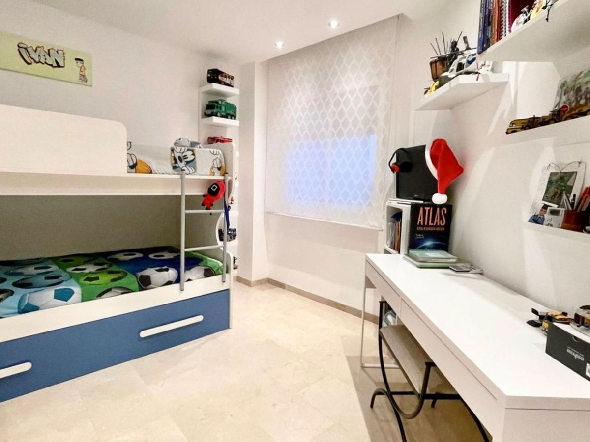 2 Bed, 1 Bath, ApartmentFor Sale, Cerros del Aguila, Malaga