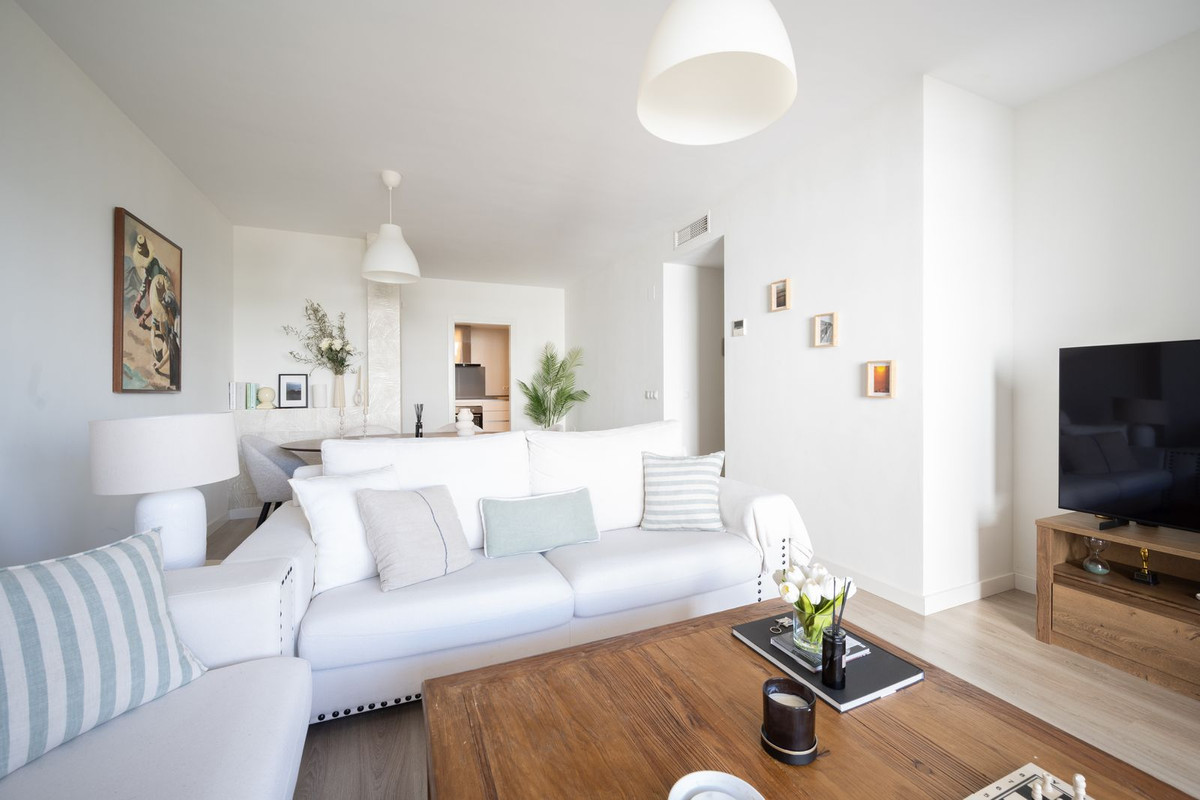3 Bed, 2 Bath, ApartmentFor Sale, Nueva Andalucia, Malaga