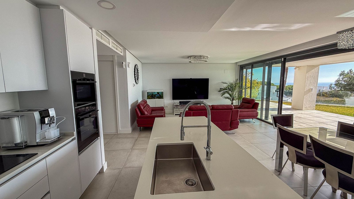 3 Bed, 2 Bath, ApartmentFor Sale, Cabopino, Malaga
