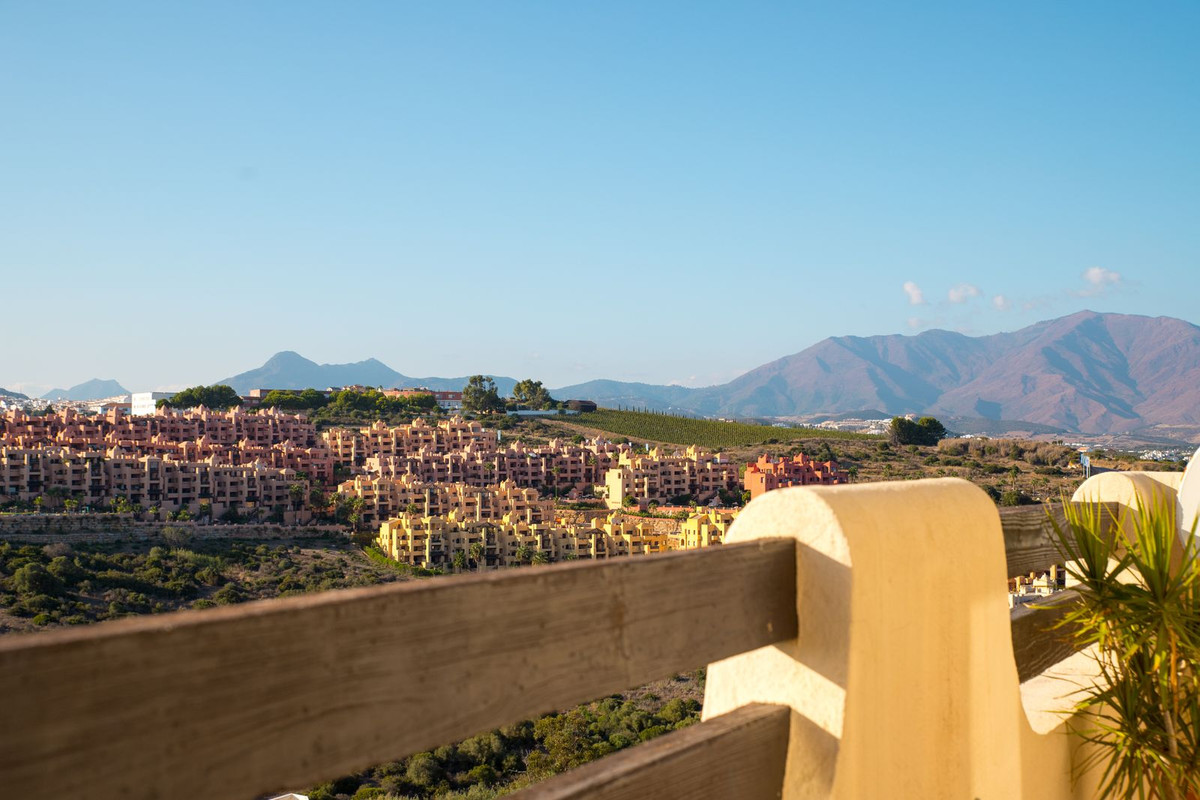 2 Bed, 2 Bath, ApartmentFor Sale, La Duquesa, Malaga