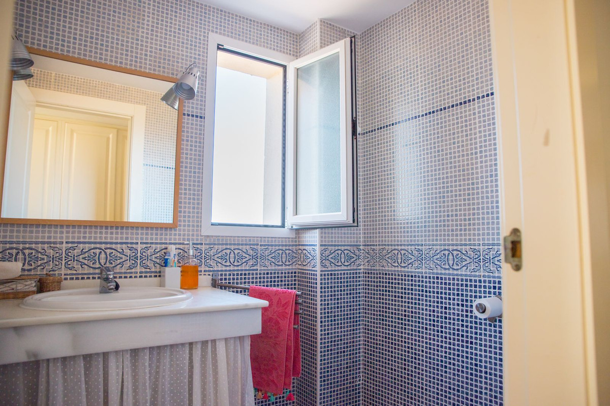 2 Bed, 2 Bath, ApartmentFor Sale, La Duquesa, Malaga