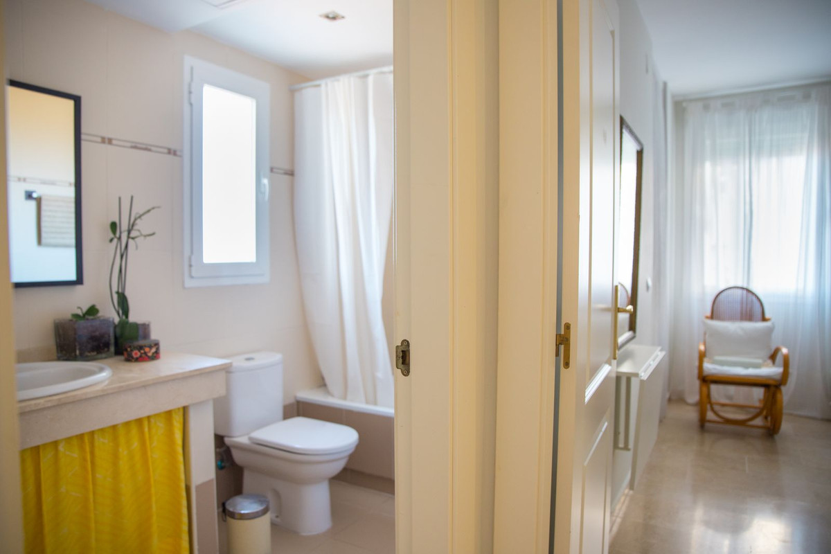 2 Bed, 2 Bath, ApartmentFor Sale, La Duquesa, Malaga