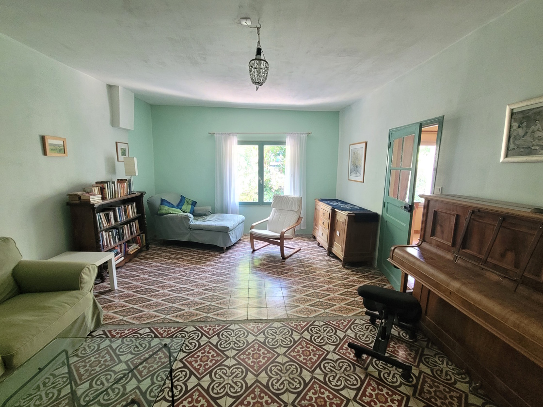 5 Bed, 2 Bath, HouseFor Sale, Laurens, Herault, Languedoc-Roussillon, 34480