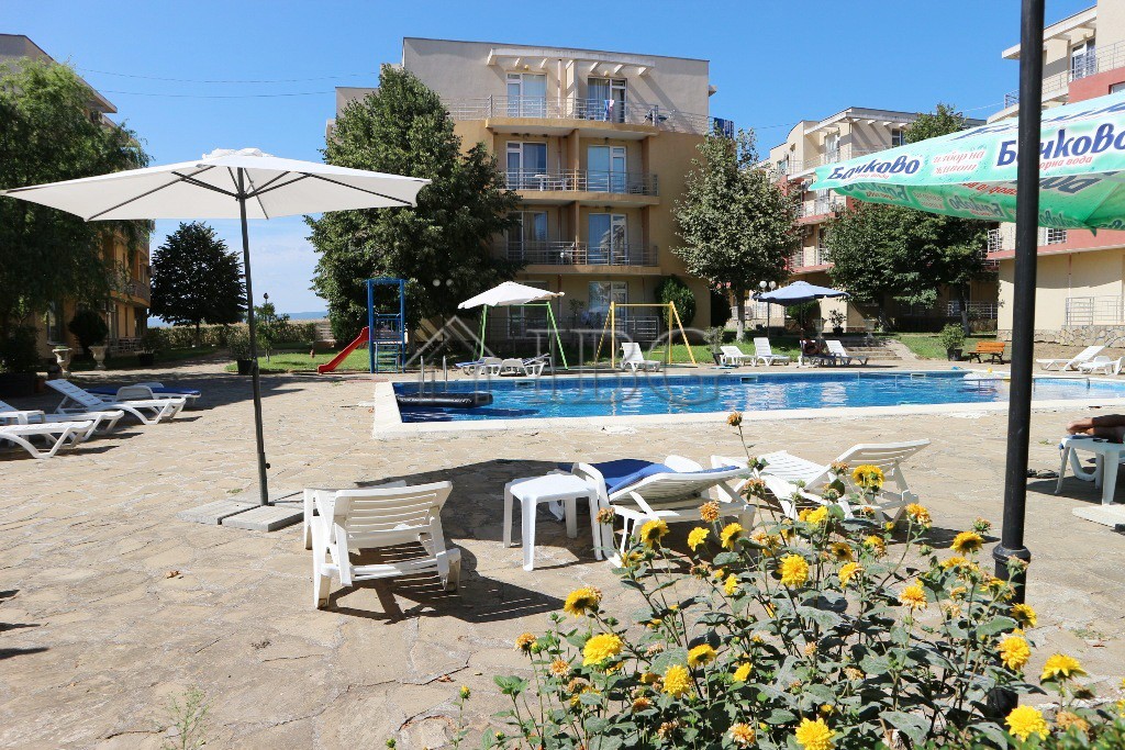 1 Bath, ApartmentFor Sale, Sunny Day 5