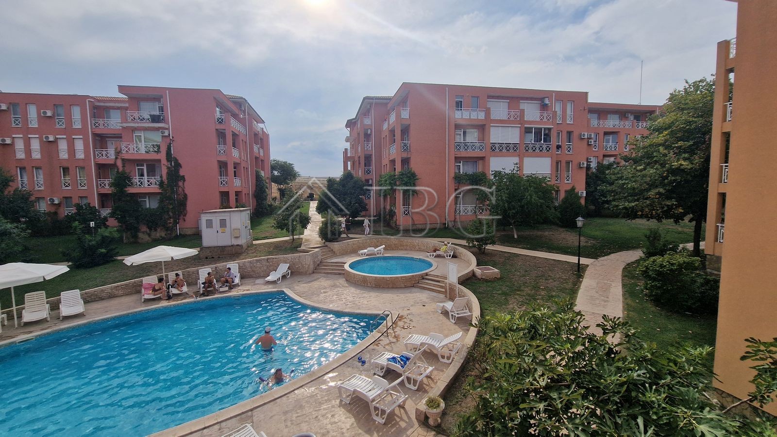 1 Bath, ApartmentFor Sale, Sunny Day 6