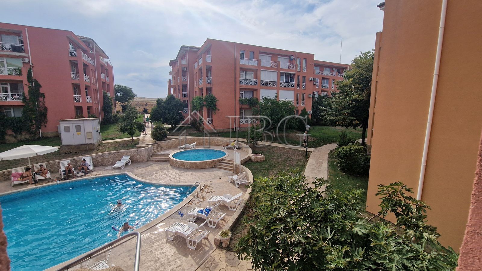 1 Bath, ApartmentFor Sale, Sunny Day 6