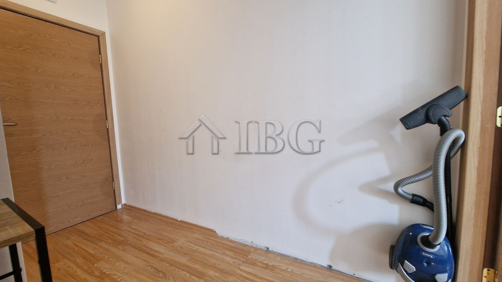 1 Bath, ApartmentFor Sale, Sunny Day 6