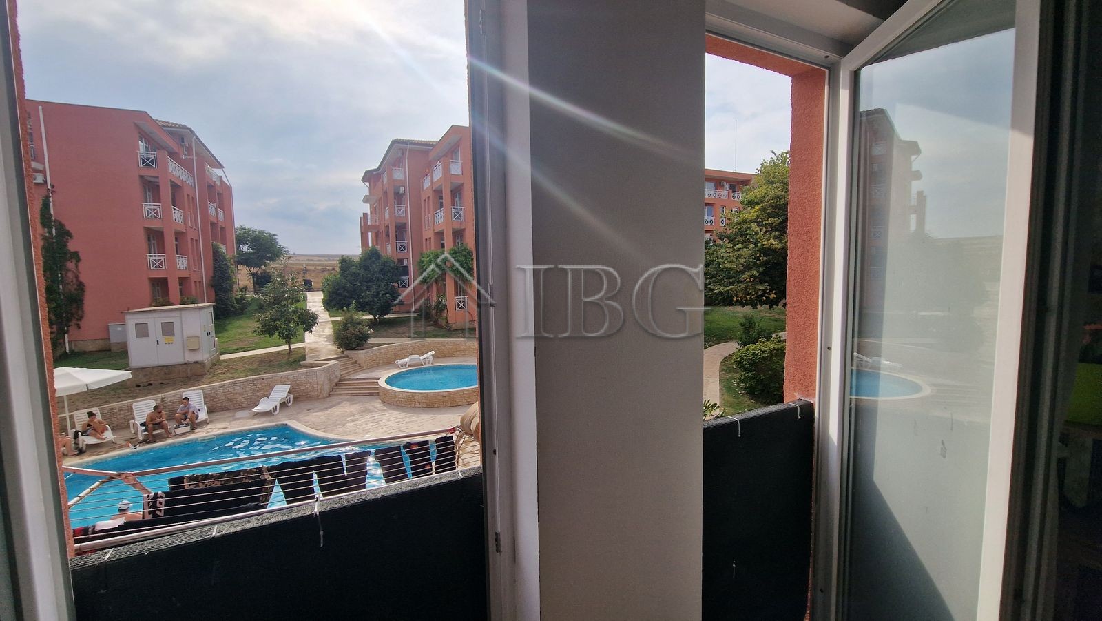 1 Bath, ApartmentFor Sale, Sunny Day 6