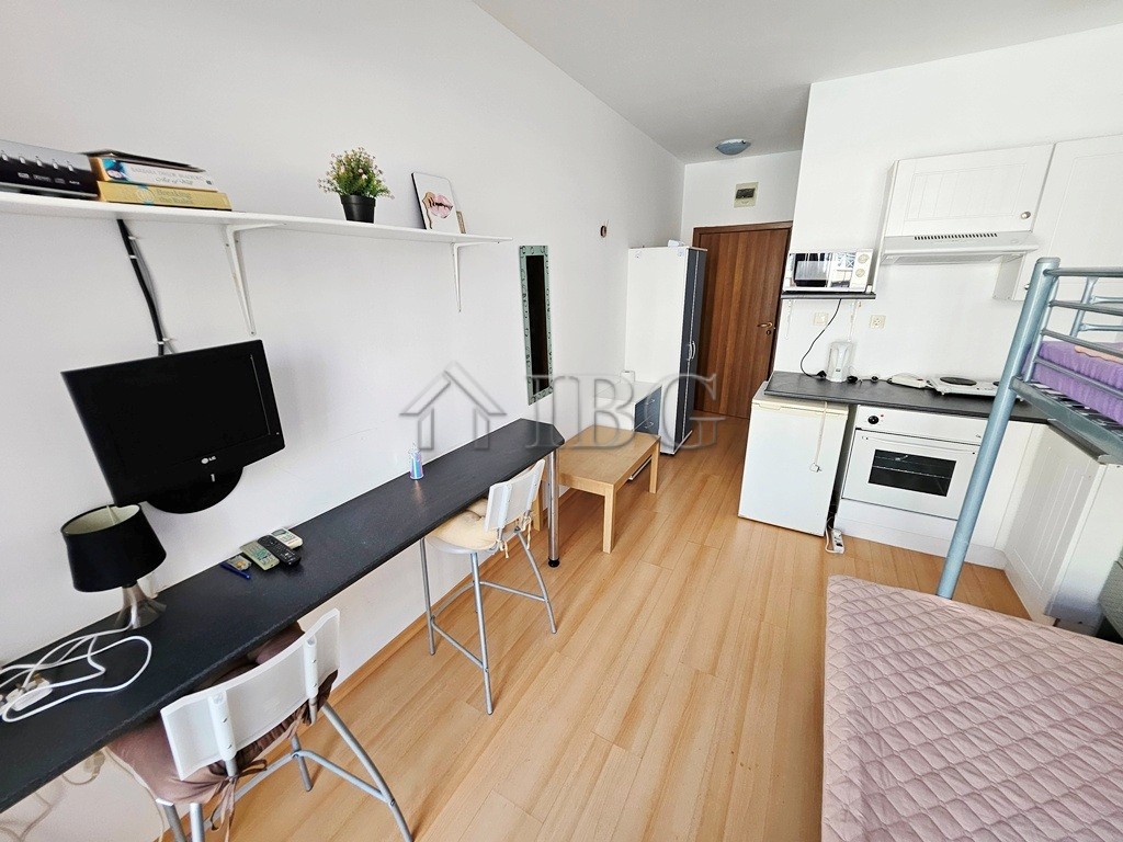 1 Bath, ApartmentFor Sale, Sunny Day 6