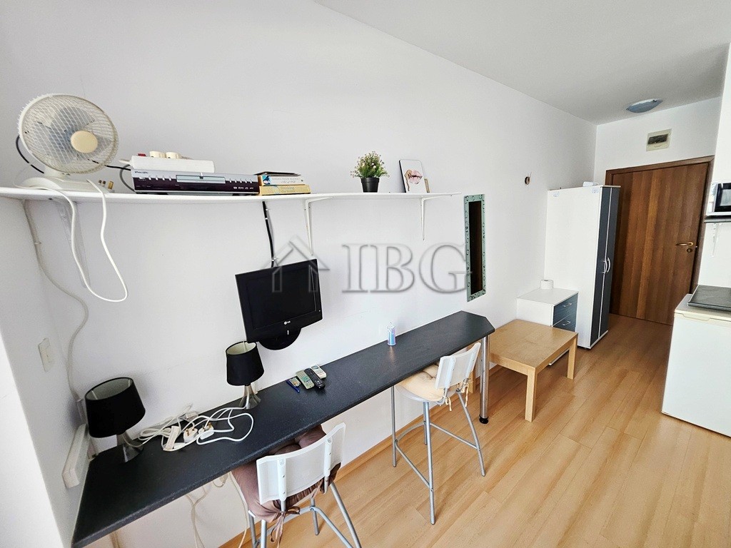 1 Bath, ApartmentFor Sale, Sunny Day 6