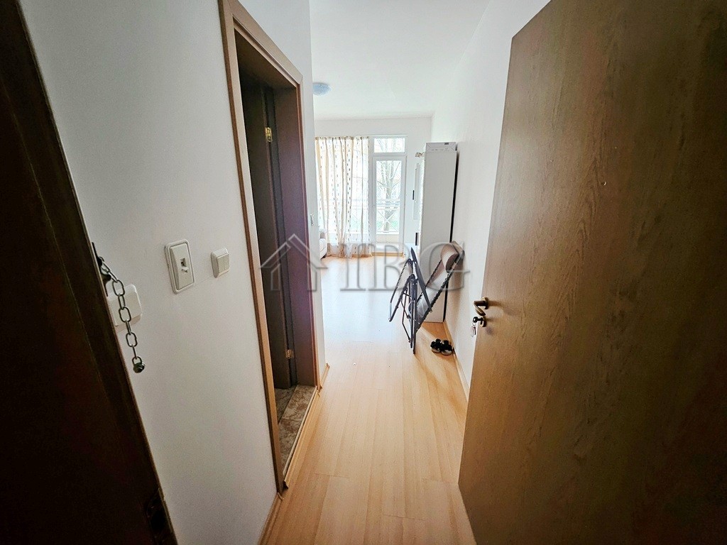 1 Bath, ApartmentFor Sale, Sunny Day 6