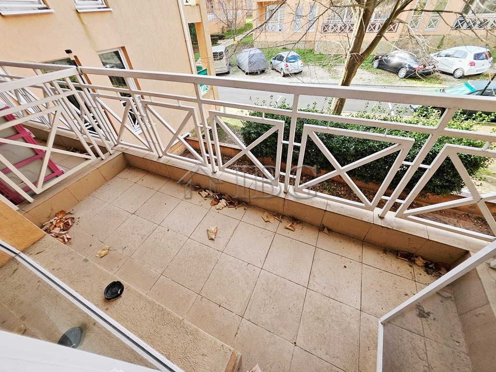 1 Bath, ApartmentFor Sale, Sunny Day 6