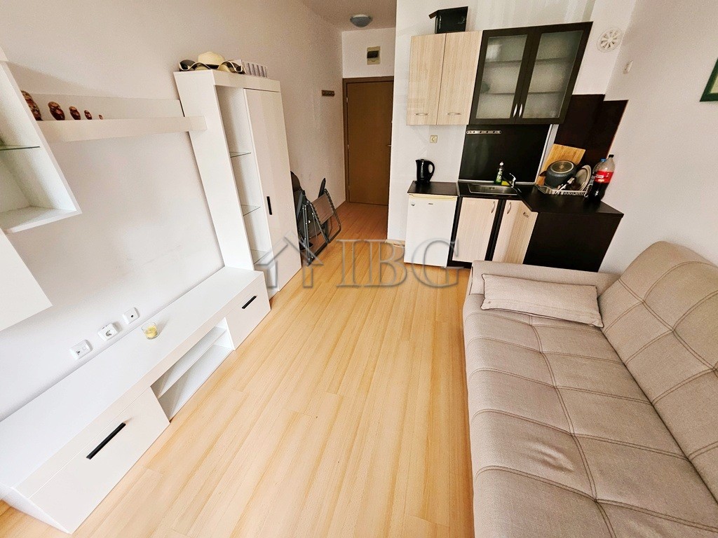 1 Bath, ApartmentFor Sale, Sunny Day 6