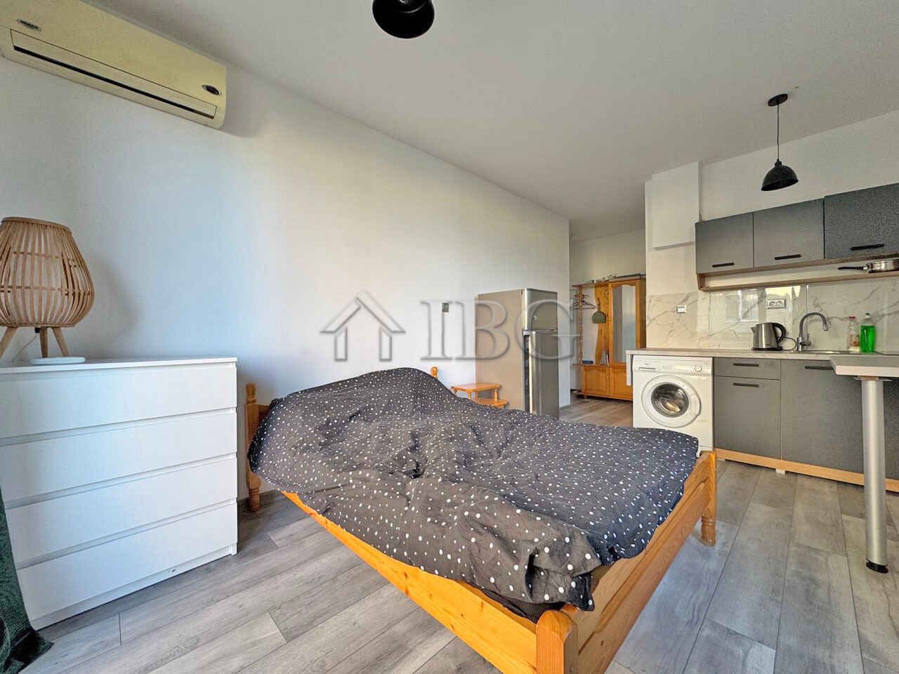 1 Bath, ApartmentFor Sale, Sunny Day 5