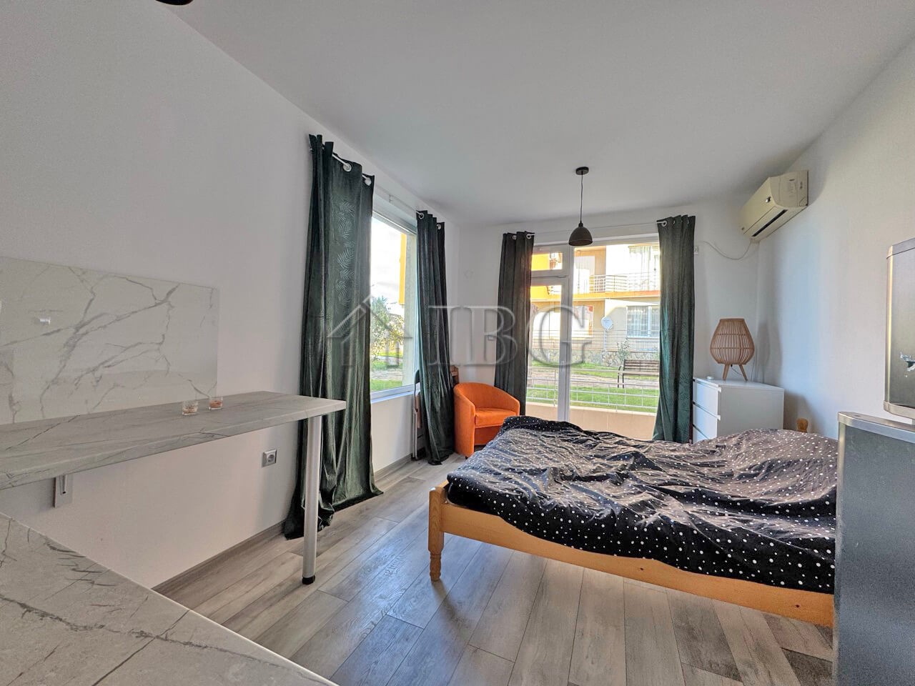 1 Bath, ApartmentFor Sale, Sunny Day 5