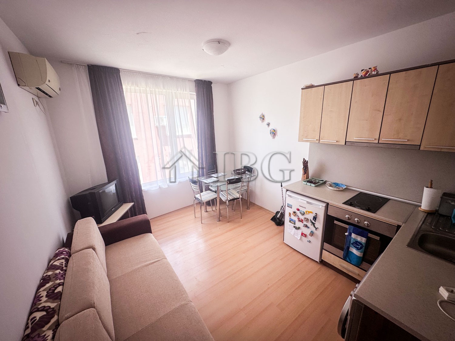 1 Bath, ApartmentFor Sale, Sunny Day 5