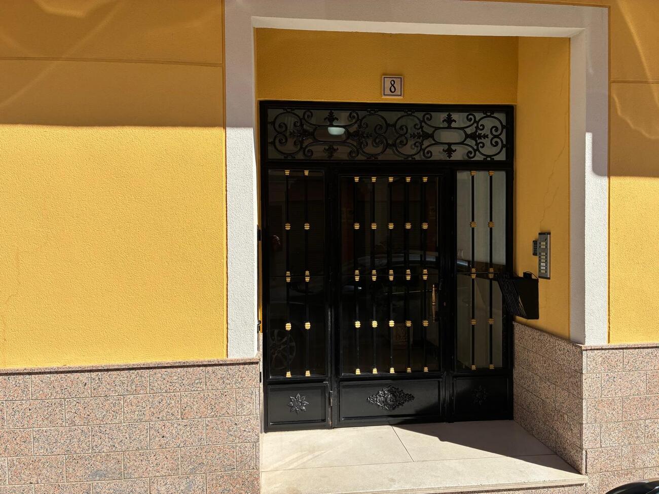 3 Bed, 2 Bath, ApartmentFor Sale, Almoradi, Alicante