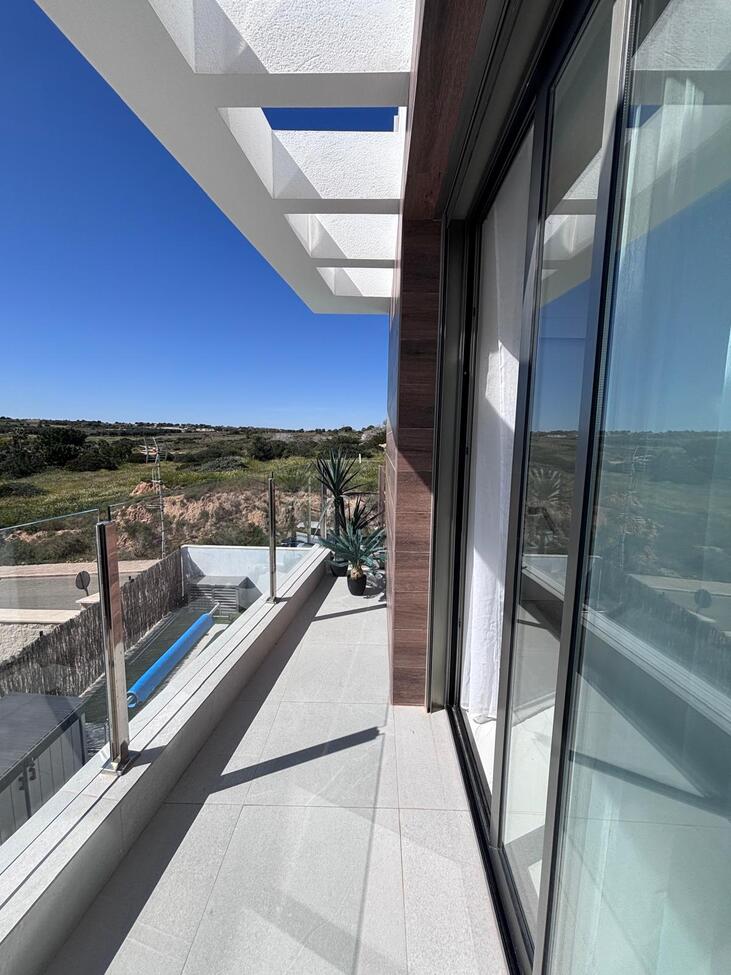 5 Bed, 3 Bath, HouseFor Sale, Villamartin, Alicante