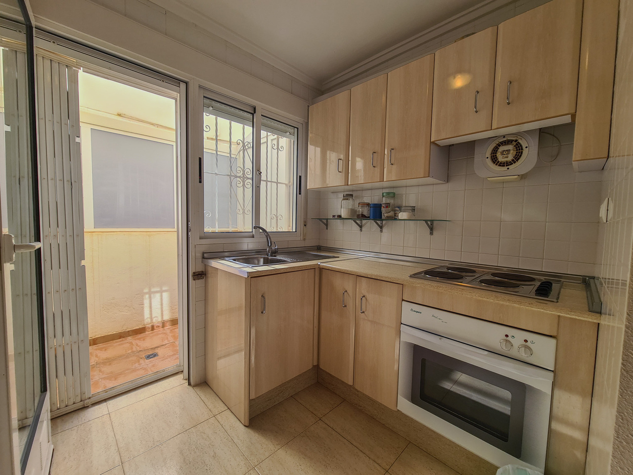 2 Bed, 1 Bath, ApartmentFor Sale, Torrevieja, Alicante