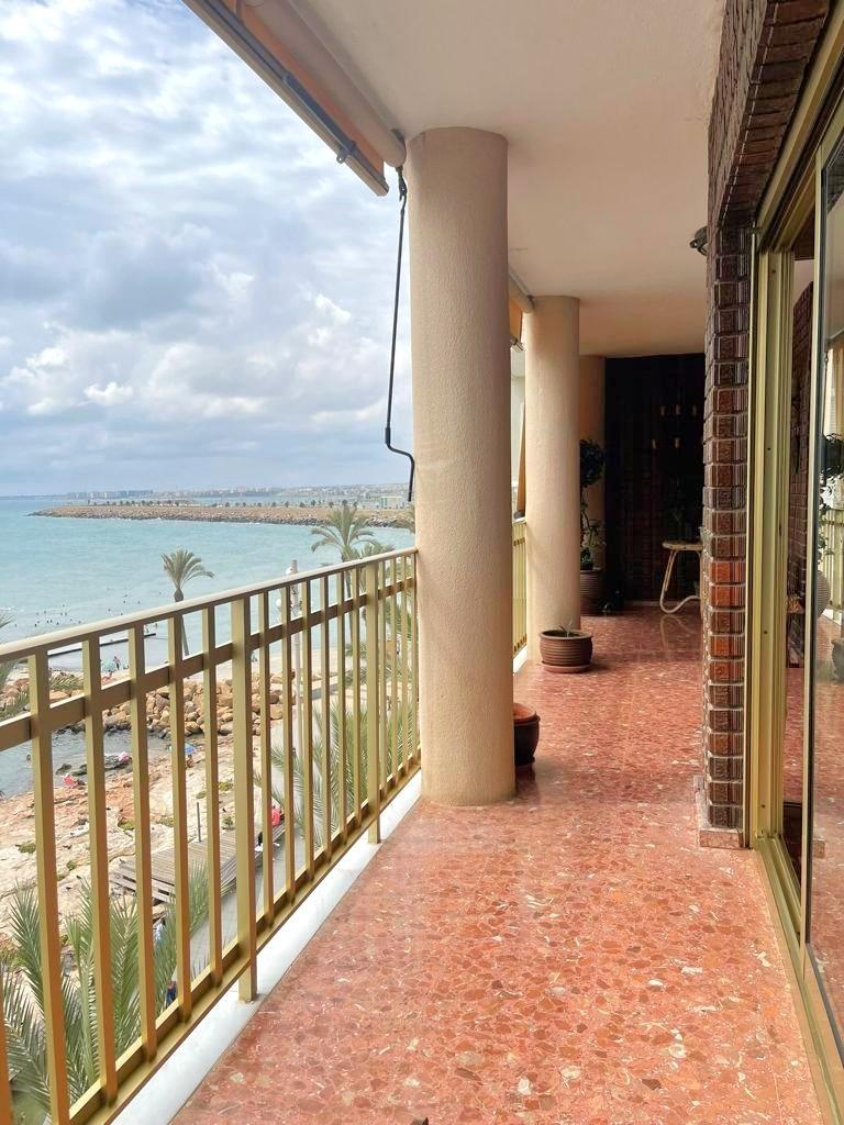 4 Bed, 2 Bath, ApartmentFor Sale, Torrevieja, Alicante
