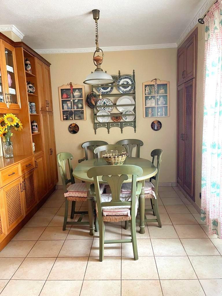 4 Bed, 2 Bath, ApartmentFor Sale, Torrevieja, Alicante