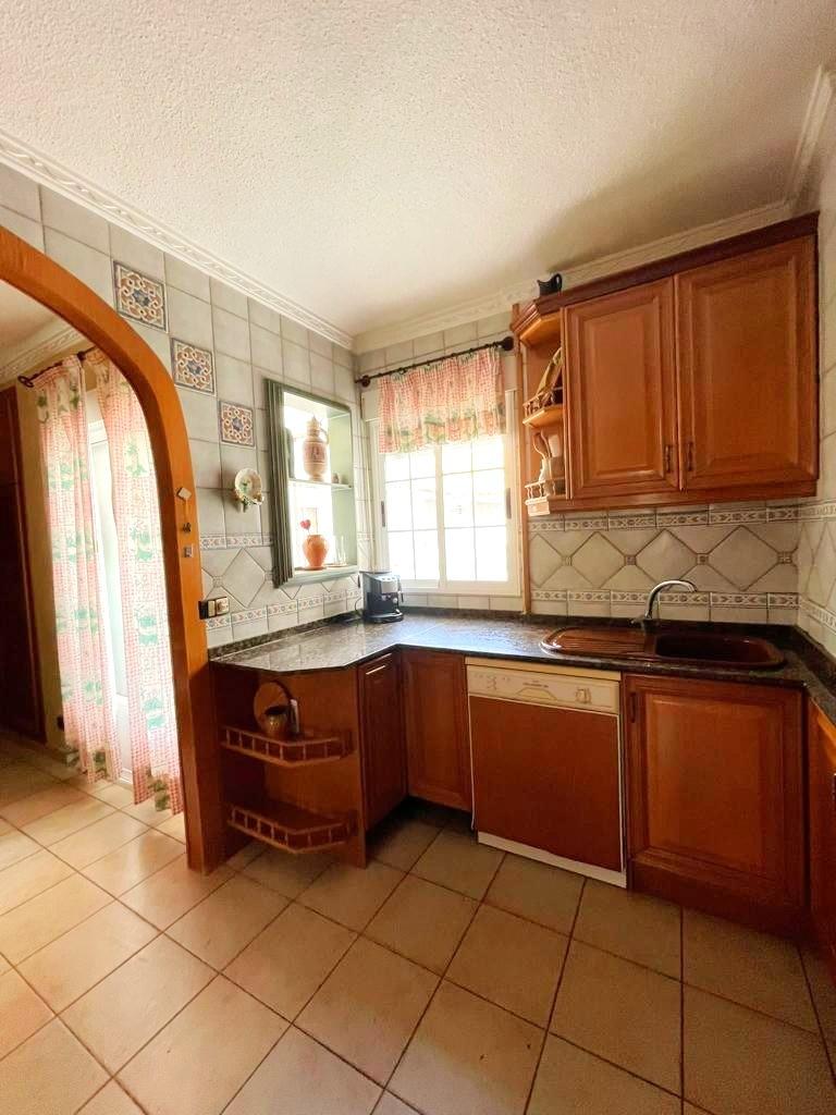 4 Bed, 2 Bath, ApartmentFor Sale, Torrevieja, Alicante