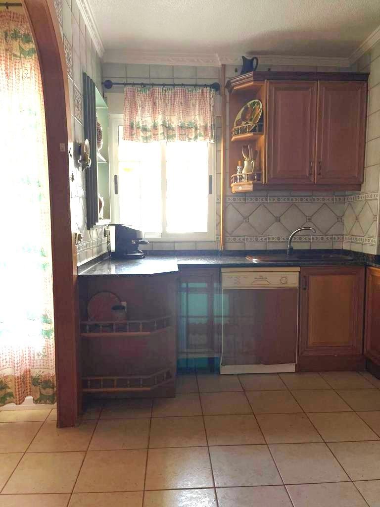 4 Bed, 2 Bath, ApartmentFor Sale, Torrevieja, Alicante