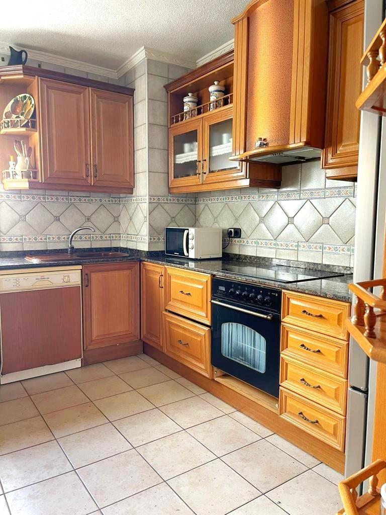 4 Bed, 2 Bath, ApartmentFor Sale, Torrevieja, Alicante