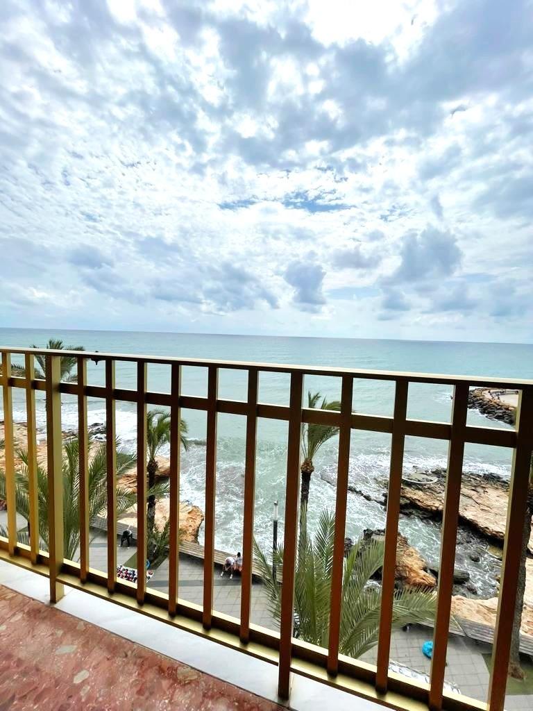 4 Bed, 2 Bath, ApartmentFor Sale, Torrevieja, Alicante