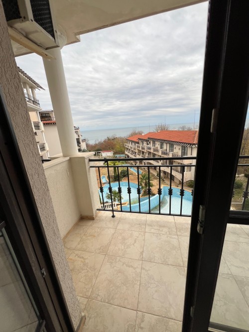 ApartmentFor Sale, Obzor